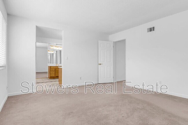 Building Photo - 120 Valdivia Cir