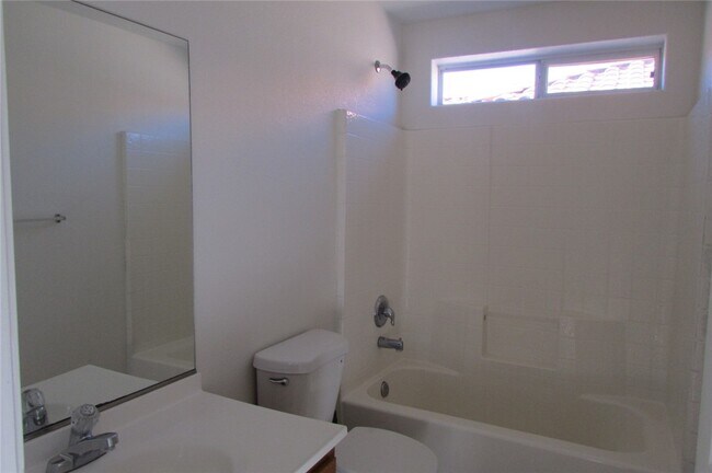 Building Photo - 1523 Ilona Dr