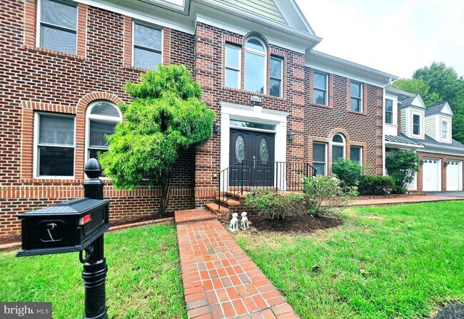 Building Photo - 6440 Columbia Pike