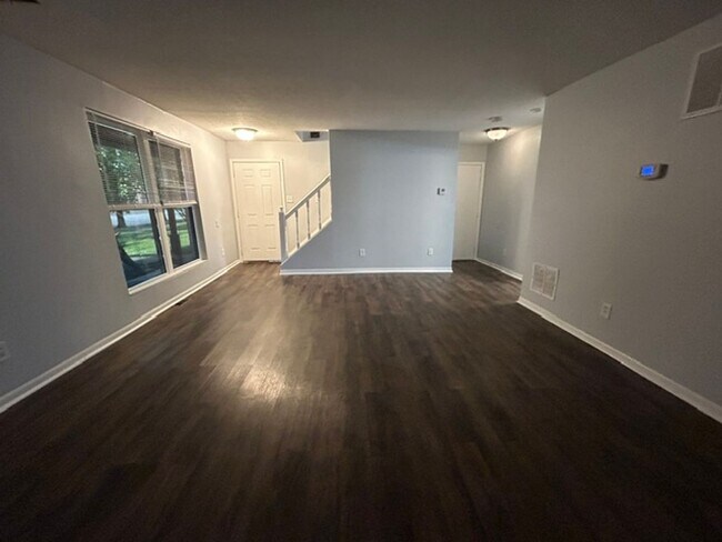 Building Photo - 819-823 Riverview Terrace