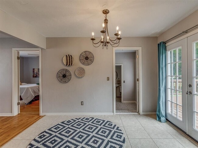 Building Photo - 300 N Fretz Ave