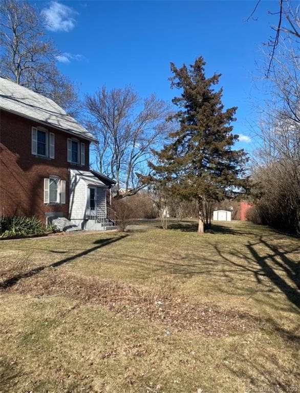 Building Photo - 18 Devine St