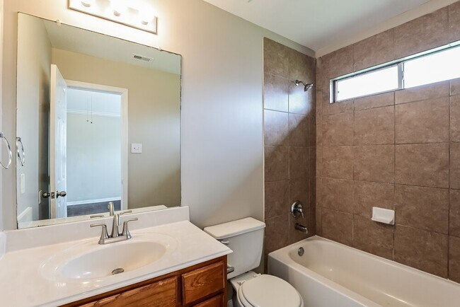 Building Photo - 4018 Falvel Shadow Creek Dr