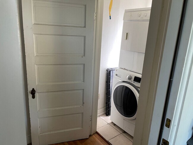 Building Photo - 336 N Washington St