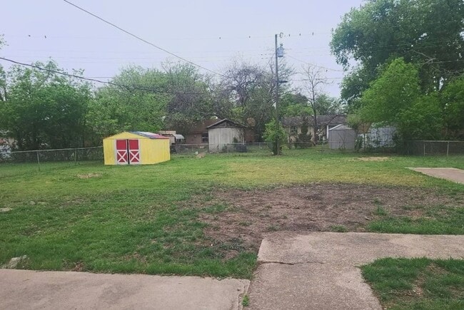 Building Photo - Cute 3 bed 1 bath home with garage