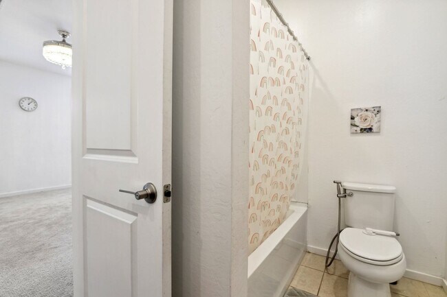 Building Photo - 4 Bedroom Single Family in Chandler