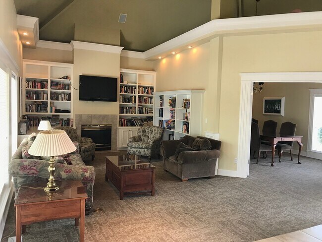 Building Photo - Stunning home on the OGA course