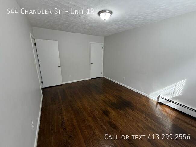 Building Photo - 544 Chandler St