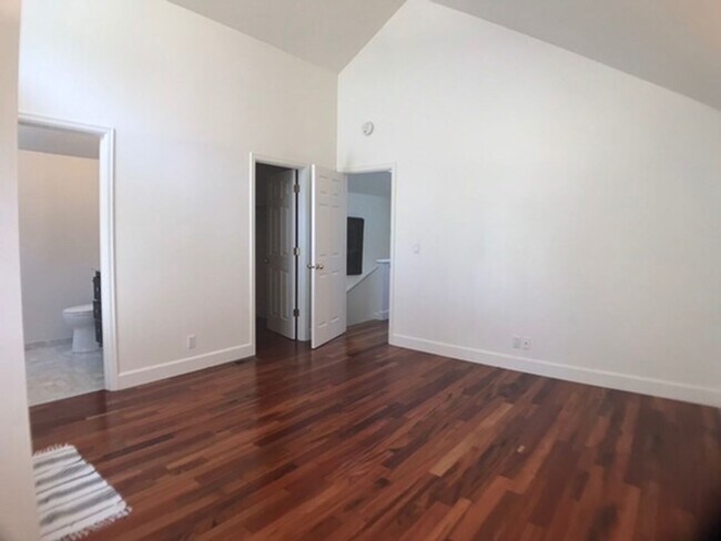 Building Photo - Stunning Goose Hollow-Southwest Hills Home...