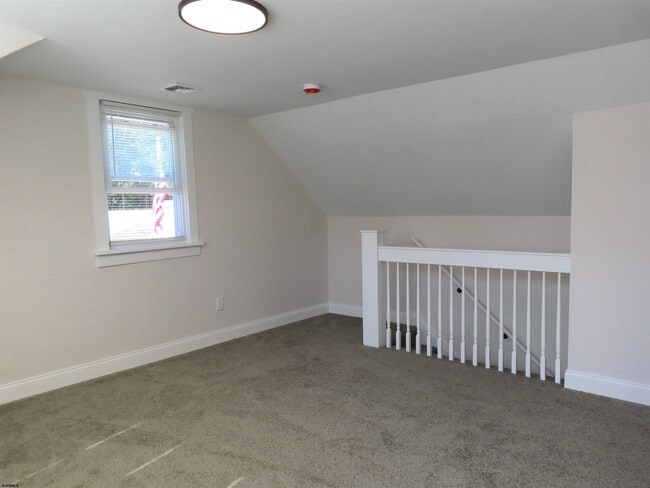 Building Photo - 407 Maple Ave