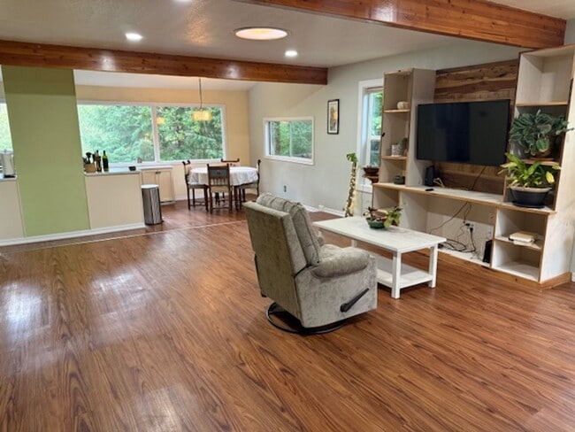 Building Photo - Charming Short Term Craftsman in Sunny Coq...