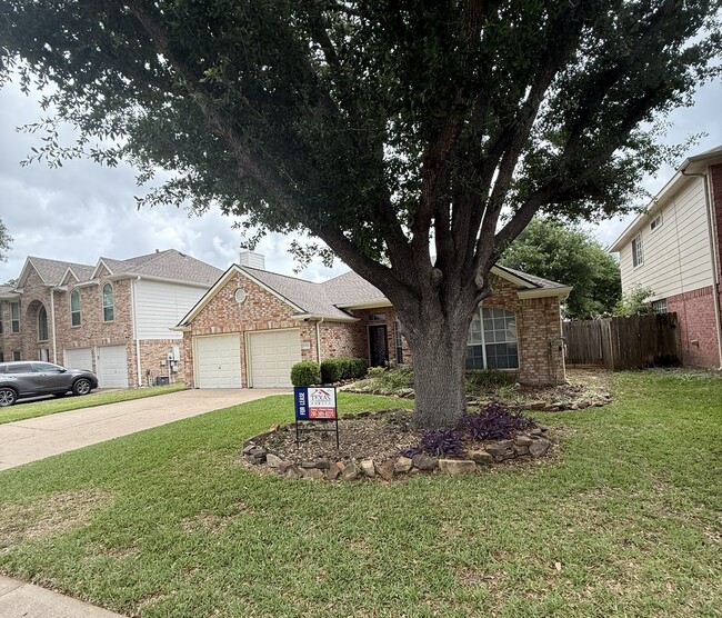 Building Photo - 2315 Glendavon Ln