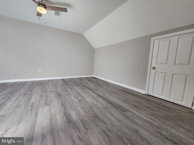 Building Photo - 5625 Reardon Ln