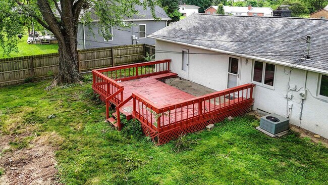 Building Photo - 3695 Montclair Dr