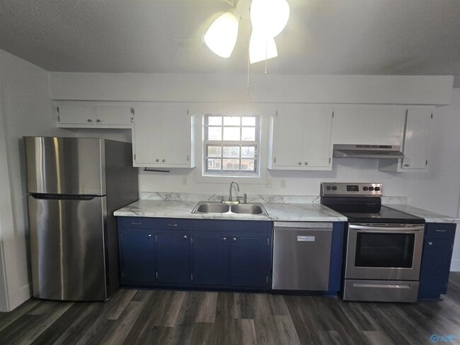 Building Photo - 247 Snow Dr