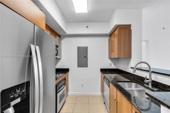 Building Photo - 325 S Biscayne Blvd