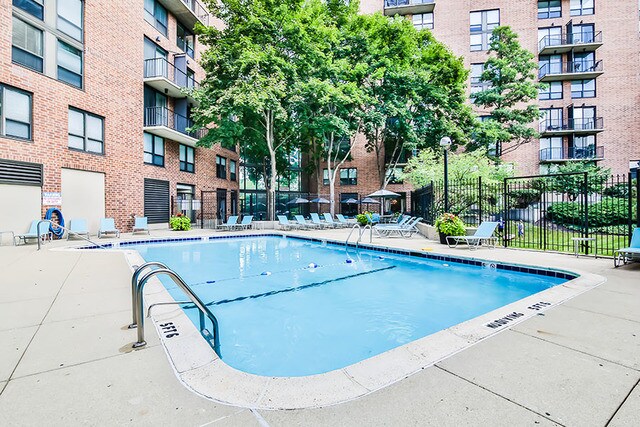 Building Photo - 200 N Arlington Heights Rd