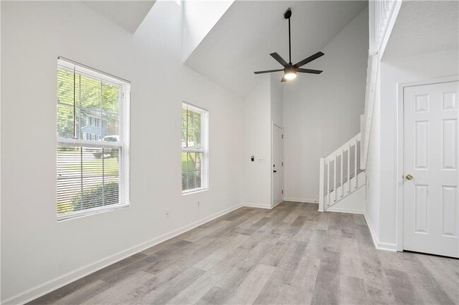 Building Photo - 6714 Lakewood Dr