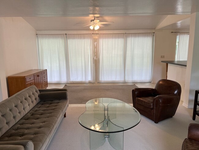 Building Photo - 2 Bedroom 2 Bath Single Family Home