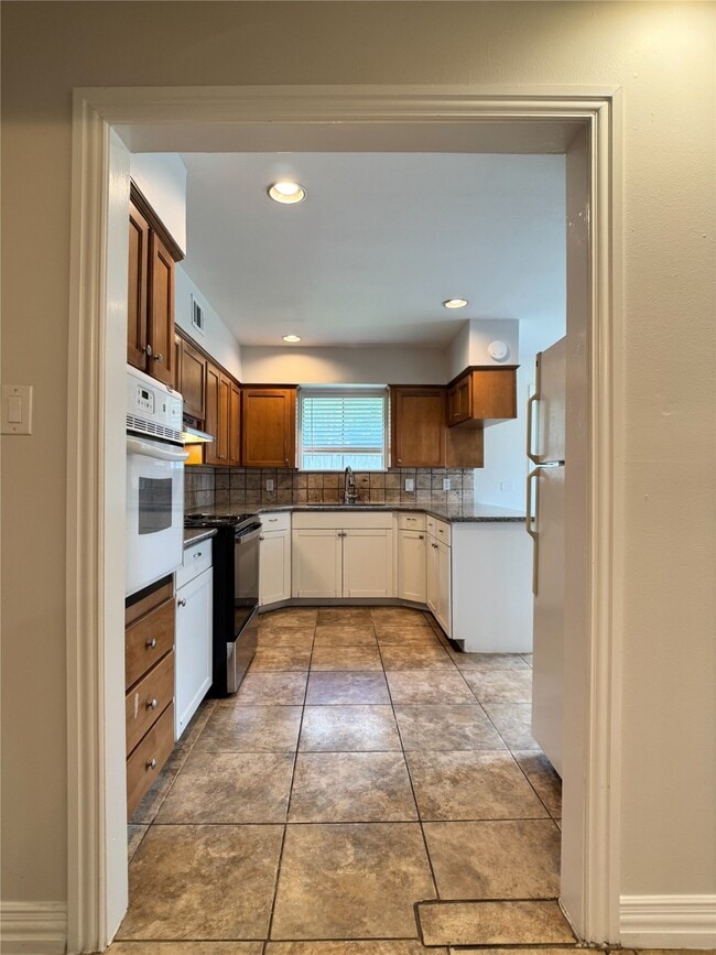 Building Photo - 5139 Indigo St