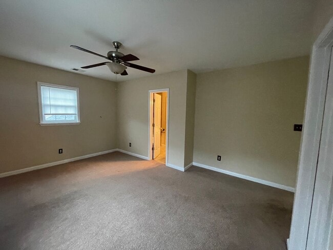 Building Photo - Chesterfield Heights