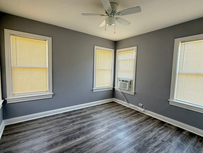 Building Photo - Freshly updated 3/1 Rental home