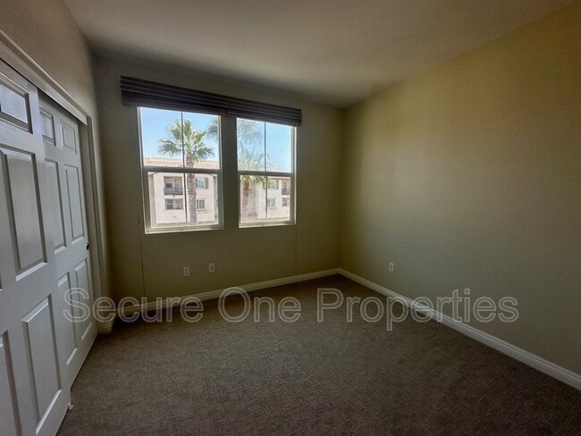 Building Photo - 208 Riverdale Ct