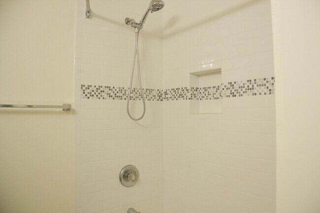 Building Photo - 2bed, hardwoods, granite, dishwasher, park...
