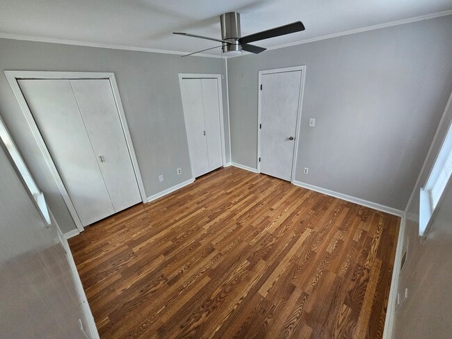 Building Photo - 290 Emerald Dr