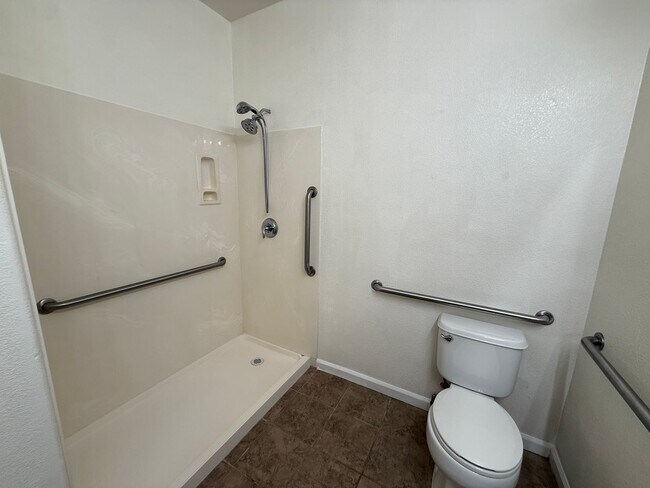 Building Photo - 3364 Bridgeway Lakes Dr