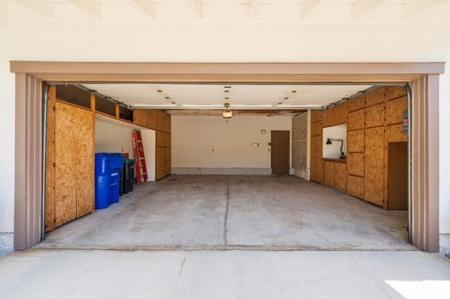 Building Photo - 16 Sausalito Cir W