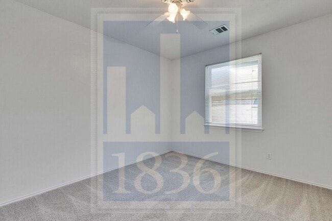 Building Photo - 1204 Thackeray Ln