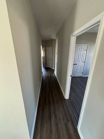 Building Photo - 221 Cherokee Dr