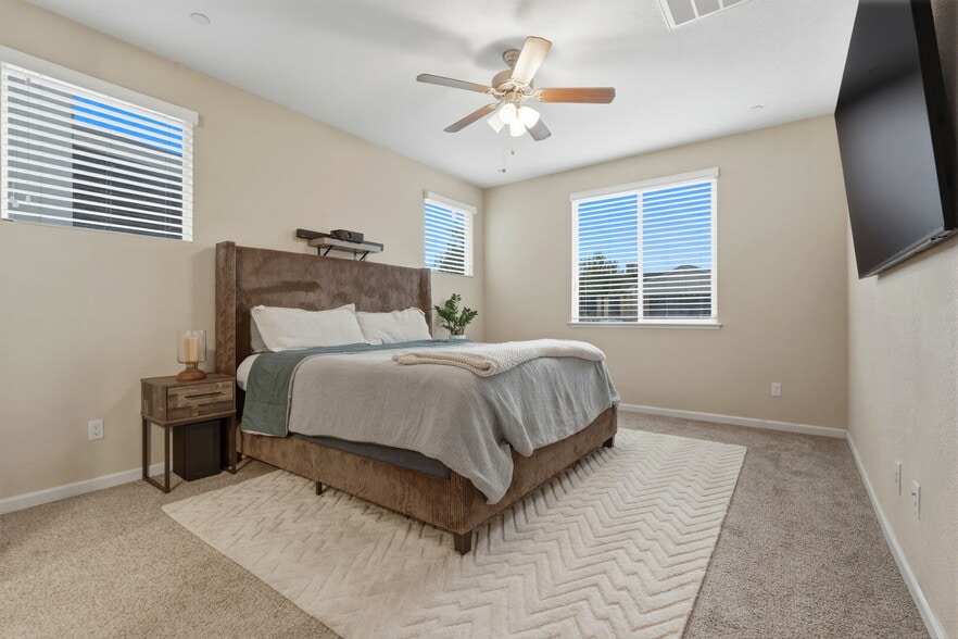 Building Photo - 1161 Greenbrier Dr