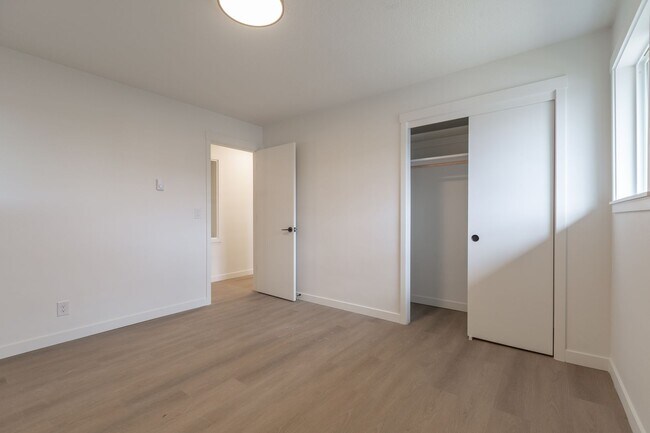 Building Photo - Crowne Pointe Apartment Homes