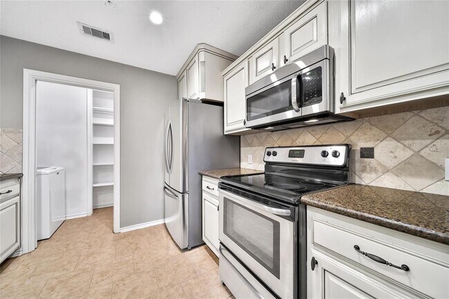 Building Photo - 720 Springwood Dr