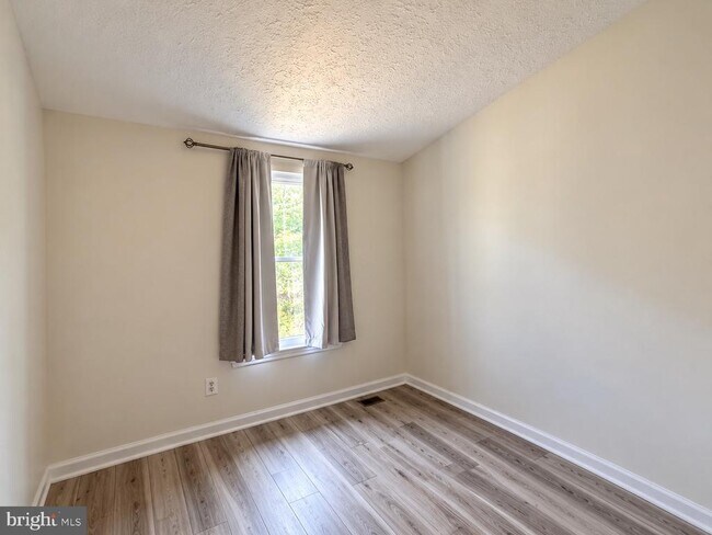 Building Photo - 43 Stoneshire Dr