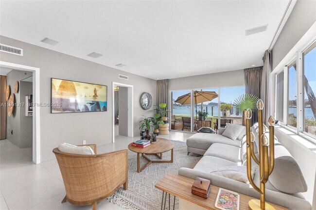 Building Photo - 1130 Venetian Way