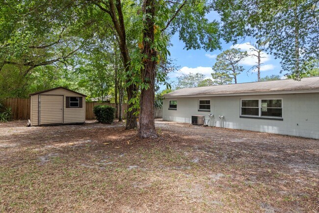 Building Photo - Beautifully Renovated 3-Bedroom Home for R...