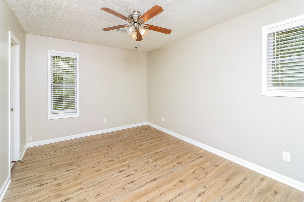 Building Photo - 353 Knollwood Ln