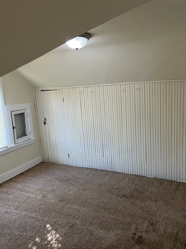 Building Photo - 905 Suire Ave