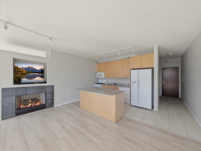 Building Photo - 701 S Wells St