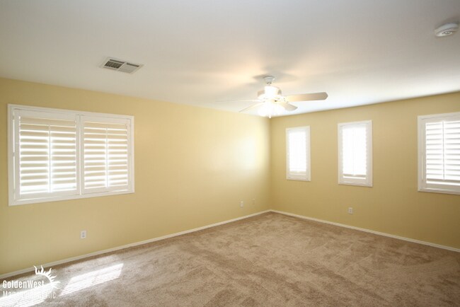 Building Photo - Gorgeous 4Bdm 2.5Ba Two Story Home in Desi...