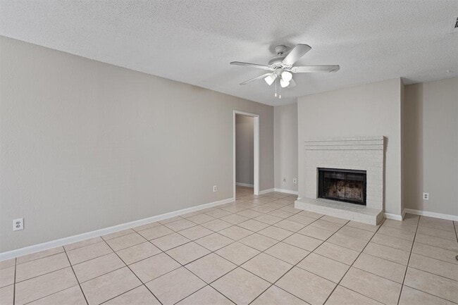 Building Photo - 13357 Water Oak Ln
