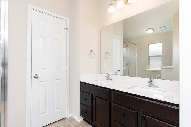Building Photo - 1226 Kiskadee Branch Dr