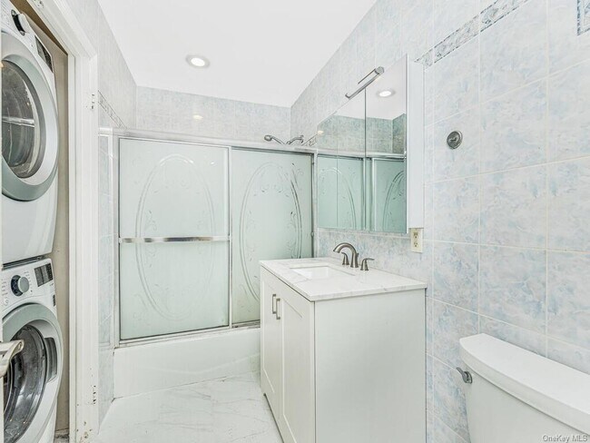 Building Photo - 18 Granada Crescent
