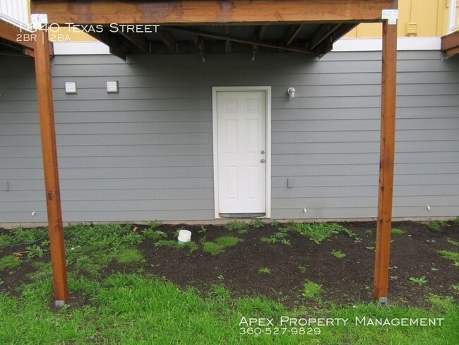Building Photo - Central Bellingham - Eureka Townhomes