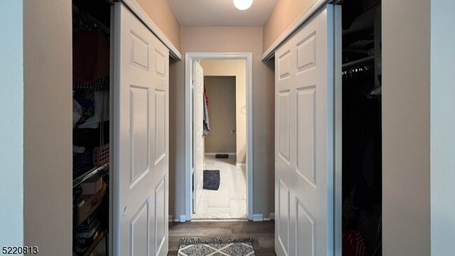 Building Photo - 6 Brookline Ct