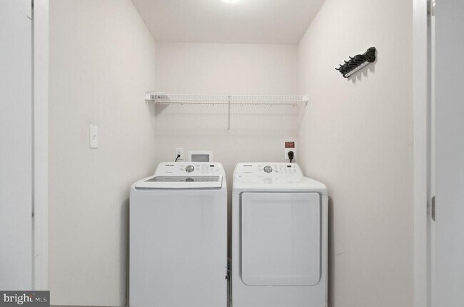 Building Photo - 43 Cecily Way