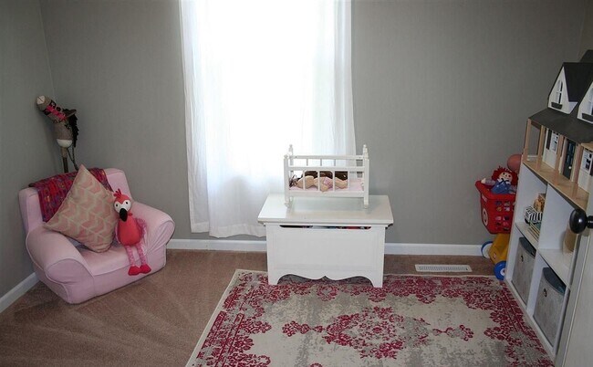 Building Photo - Charming home -  Coming open JUNE 15TH
